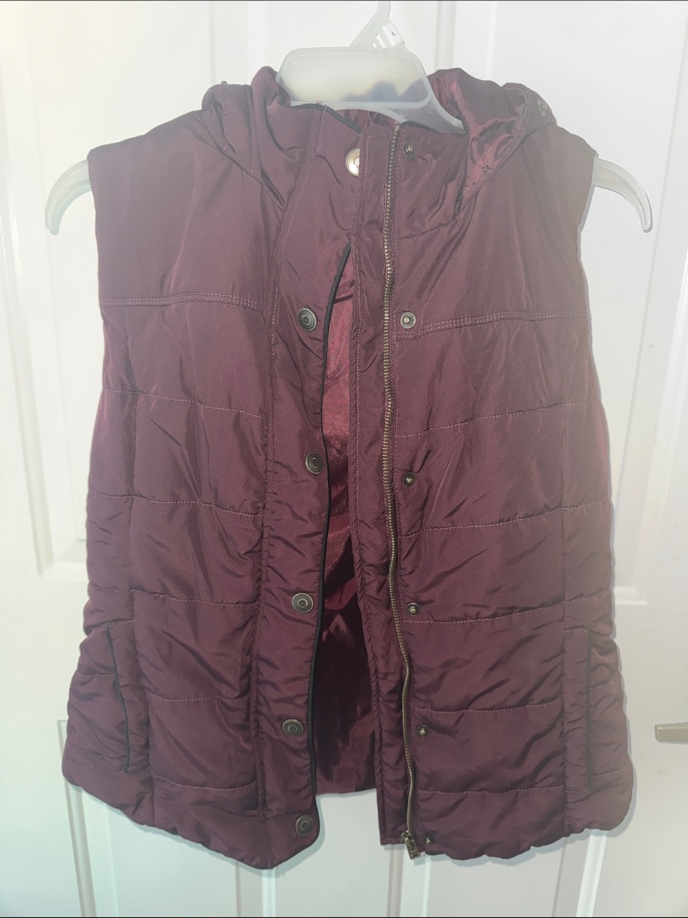 Prince & Fox Quilted Hooded Vest in Burgundy